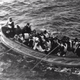 El último bote que zarpó del Titanic. La foto fue tomada por un pasajero del navío Carpathia, que rescató a cientos de sus pasajeros.